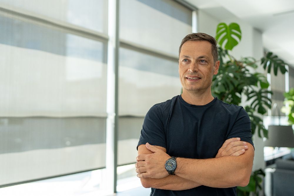 Ekipa Fridro med pripravo časopisa